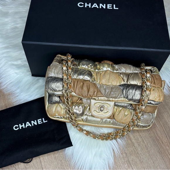 CHANEL Handbags - 🤎RARE✨ Chanel Gold Bubble Quilt Bag ✨🤎